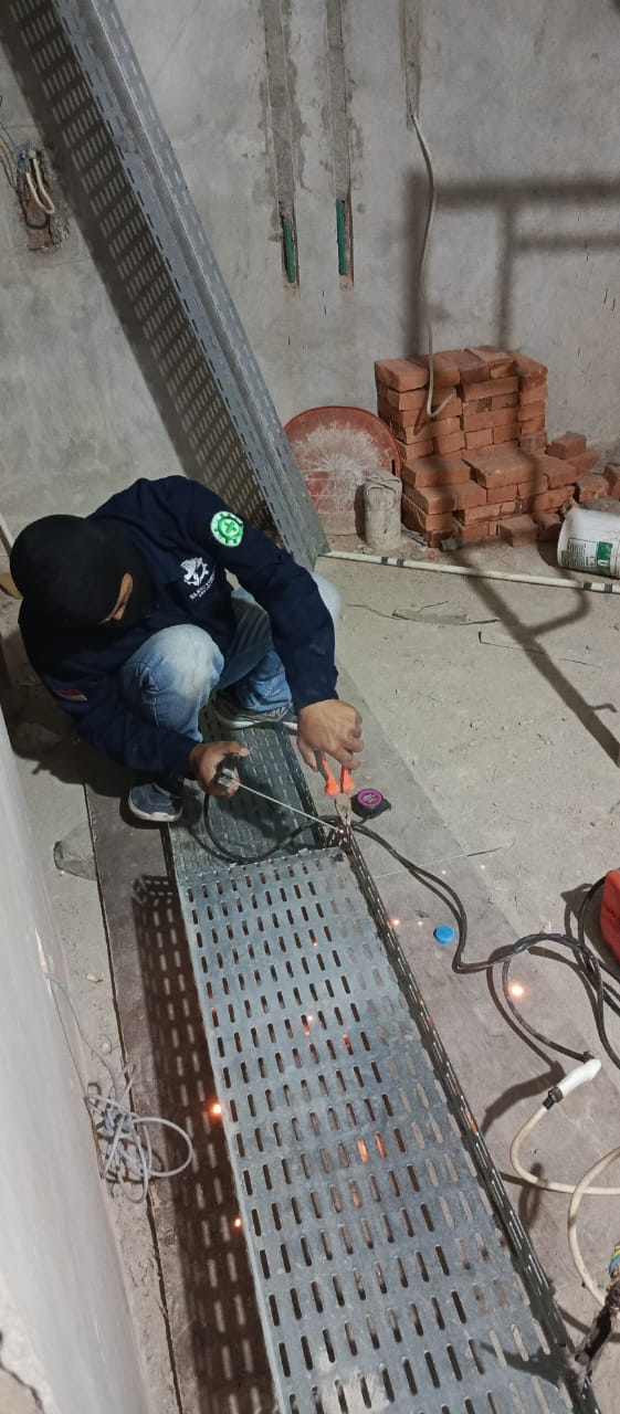 Install Kable Tray